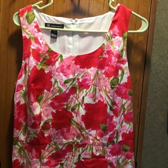 NWOT. INC Intern’l Concepts Brand Women’s Red and Pink Floral Print Dress 10 - Picture 3 of 10